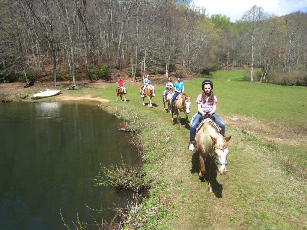 Arrowmont Stables & Cabins Cullowhee Exterior photo